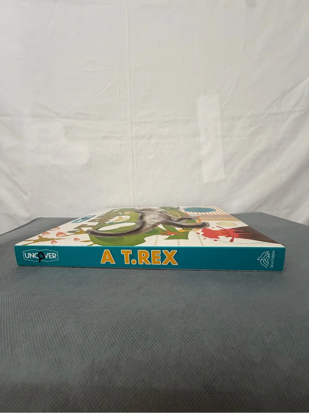 Uncover A T. Rex Book with 3D Model Silver Dolphin (F237)